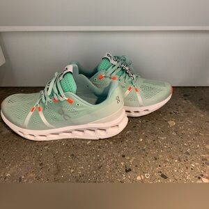 ON cloudsurfer running shoe men 9.0 US